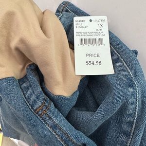 Motherhood maternity jeans size XL/1X new with tags and has belly belt.